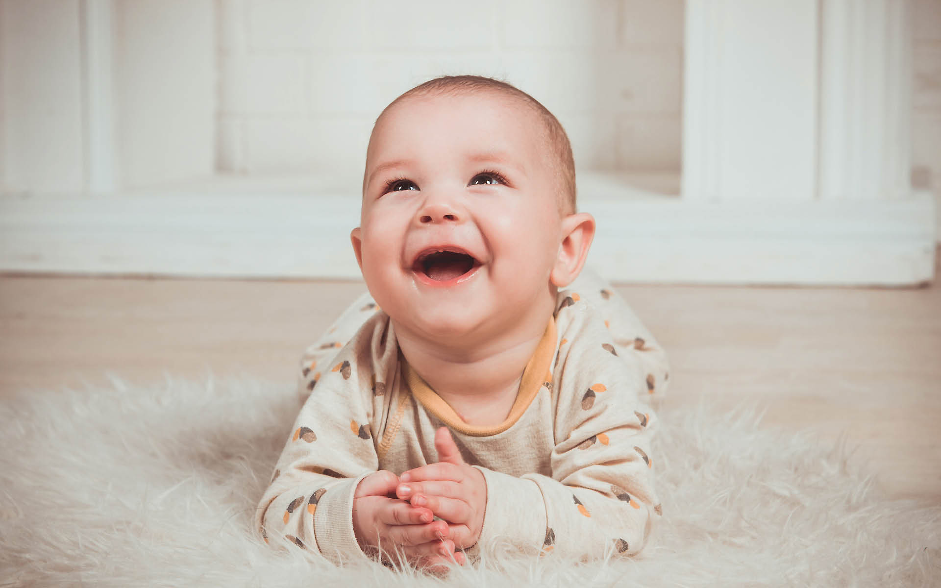 babyerstausstattung lachen